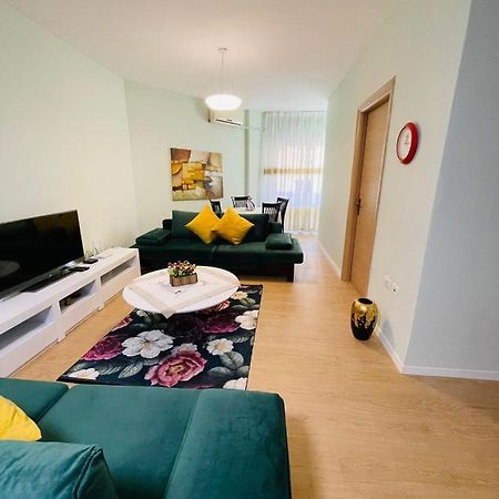New Apartment In Center Of Tirana Esterno foto